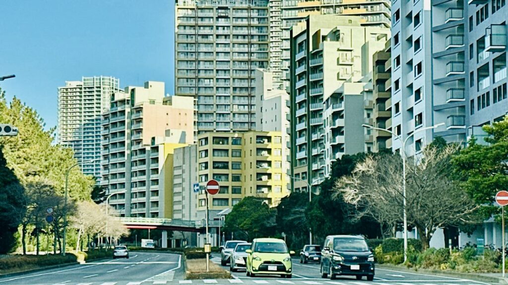 公園大通りひび野二丁目交差点付近の走行