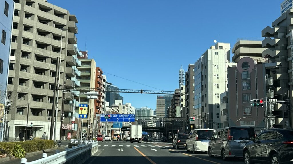 国道１号線岡沢町付近を走行